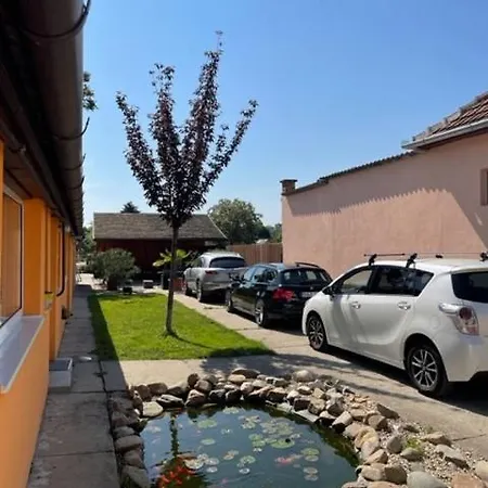 Dor-ka Vendeghaz Διαμέρισμα *