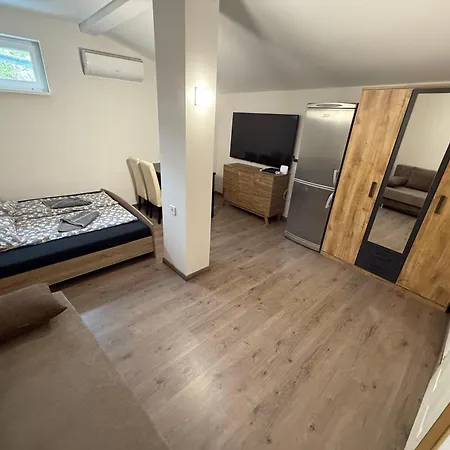 Dor-ka Vendeghaz Διαμέρισμα *